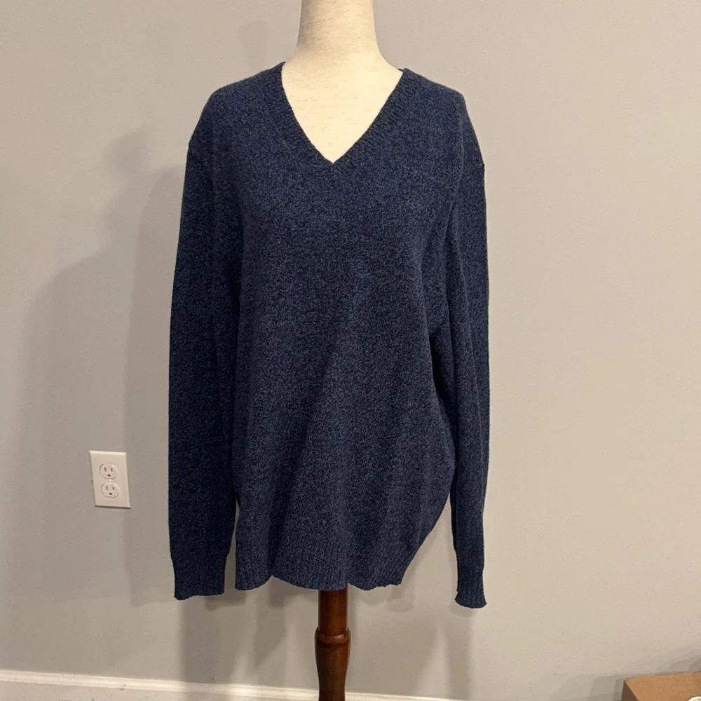 Banana Republic Men's Navy Blue V Neck Sweater Large